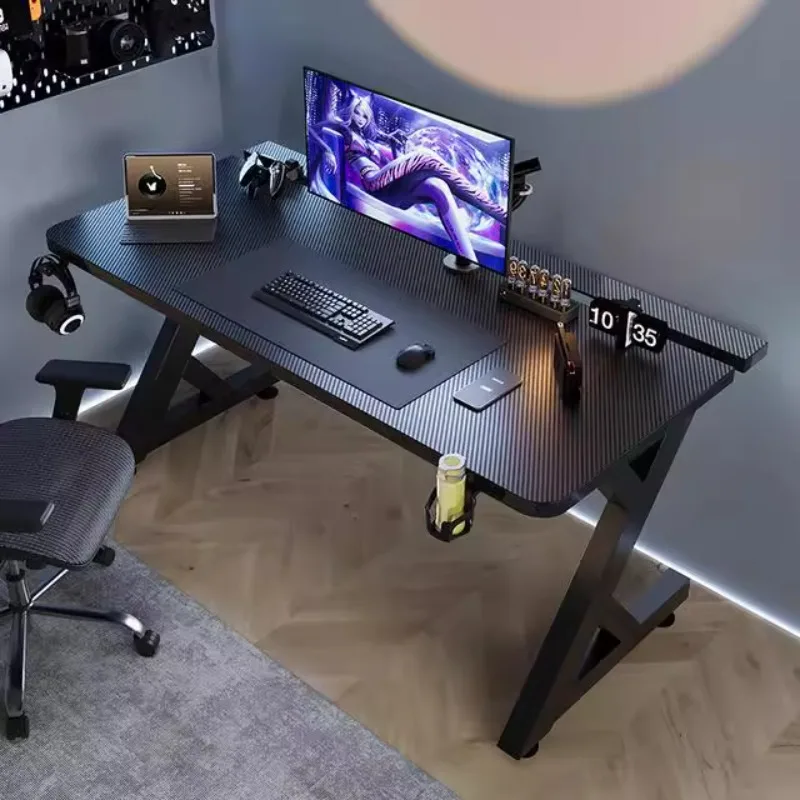 Q Minimalist Black Computer De - Desk Setup No Computer recensione e prezzo